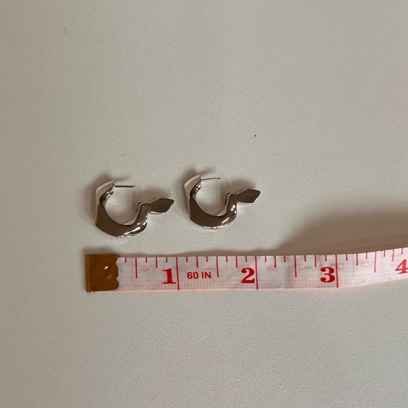 NWT Silver Tone Hoop Earrings - Picture 4 of 5